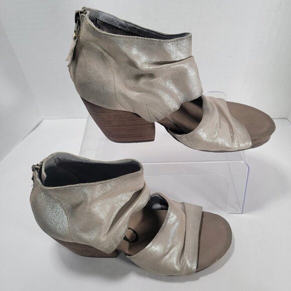 OTBT Women's 9 Patchouli Heeled Sandal Silver Metallic Open Toe Chunky Heel Cute - Picture 11 of 11